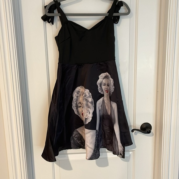 Brand new black dress size medium so fabulous dress with Marilyn Monroe - Picture 2 of 3